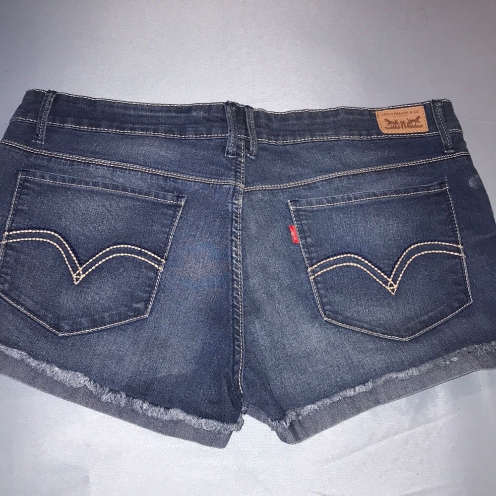 Levi Shorts - Picture 2 of 2
